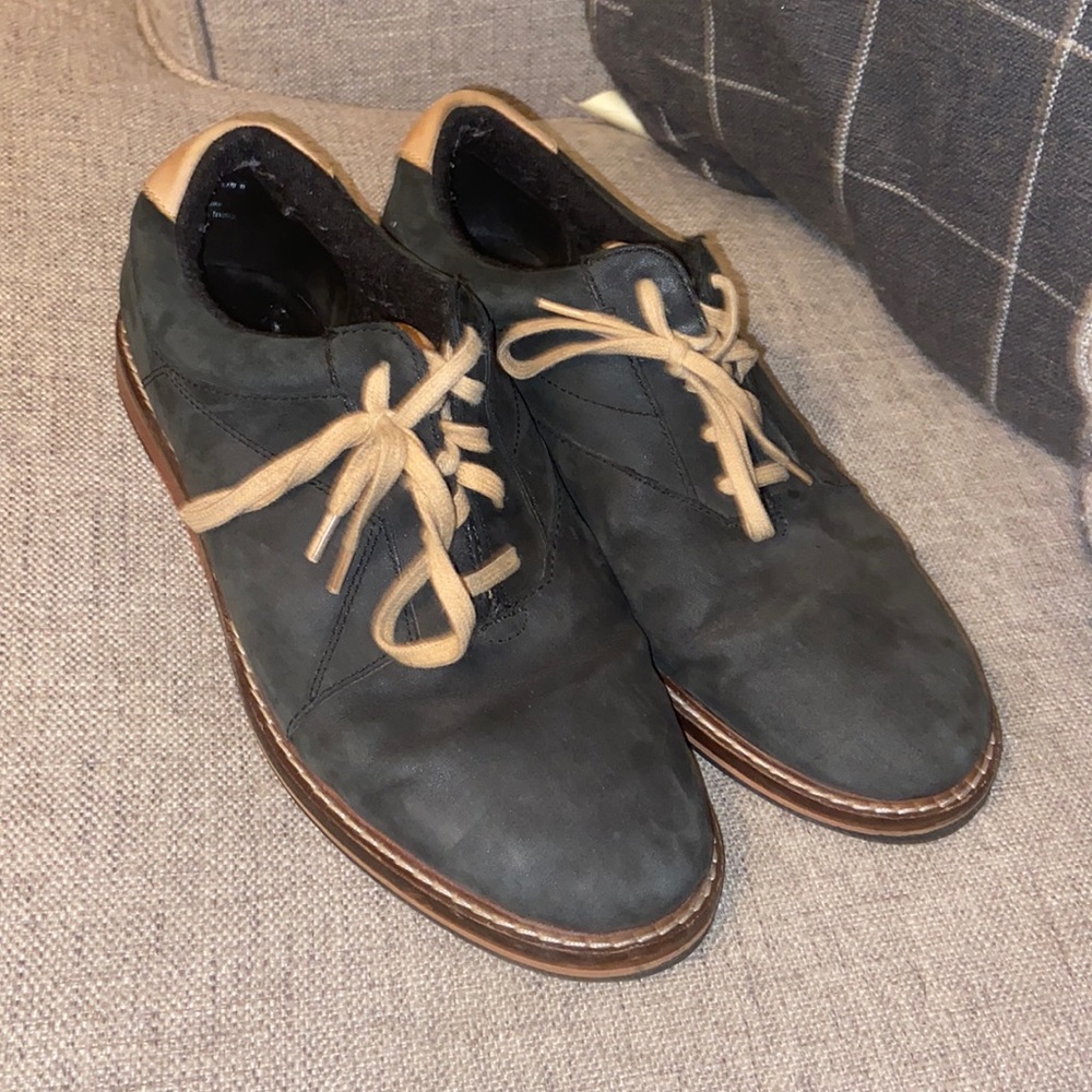 - 🌼 J shoes size 9